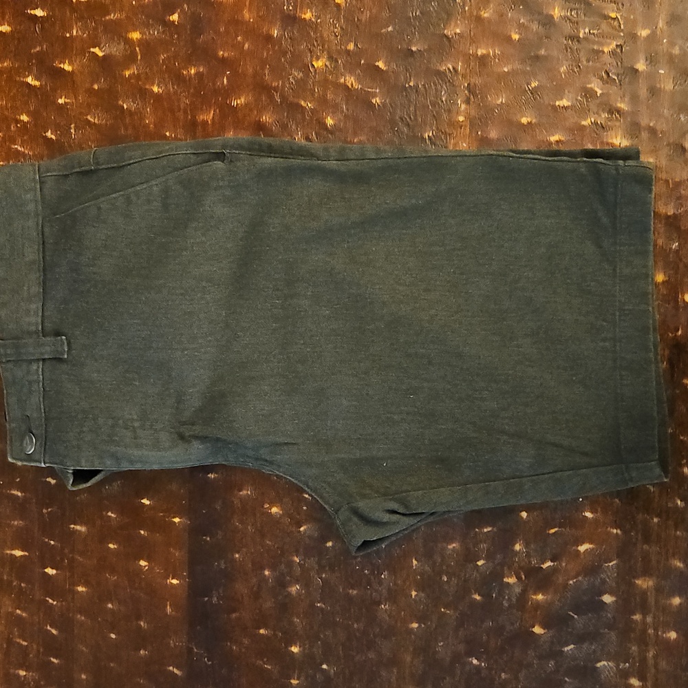 Volcom Dark Gray Flat Front Shorts 33 Euc